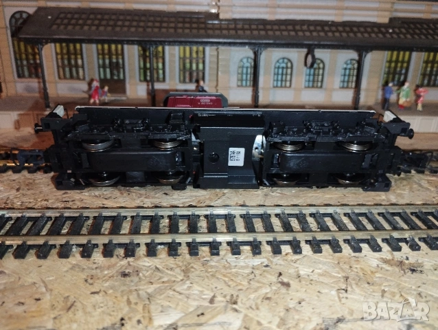 Дизелов локомотив Roco V90 HO 1/87, снимка 8 - Колекции - 54454800