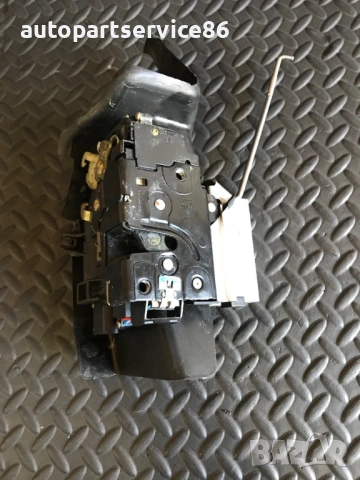 Механизъм за заключване на дясна врата за Audi A4 B6 Кабриолет (2003) 8H0837350, снимка 2 - Части - 54725327