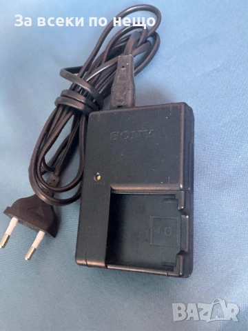 Оригинално зарядно за фотоапарат , Sony BC-CSGC , зарежда батерии NP-FG1 NP-BG1, снимка 2 - Батерии, зарядни - 54571500
