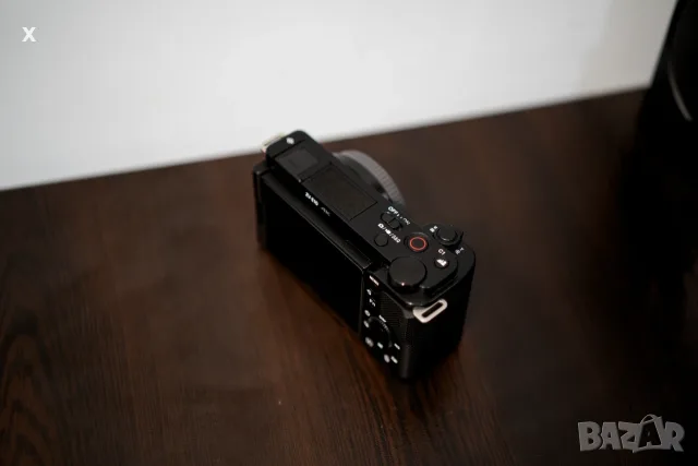 Фотоапарат Sony ZV-E10, снимка 3 - Фотоапарати - 55547795