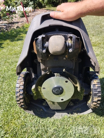 Косачка робот Husqvarna, снимка 2 - Градинска техника - 54982638