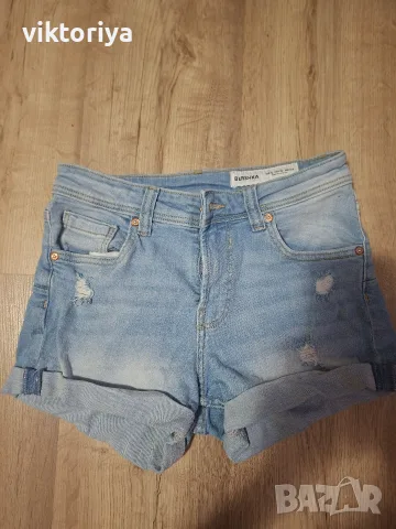 Сини къси дънки на Bershka