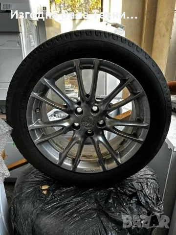 Лята джанта с гума Мишелин, почти нова с размер 225/50 R18 за Инфинити