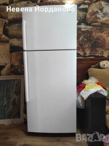 Голям хладилник с камера