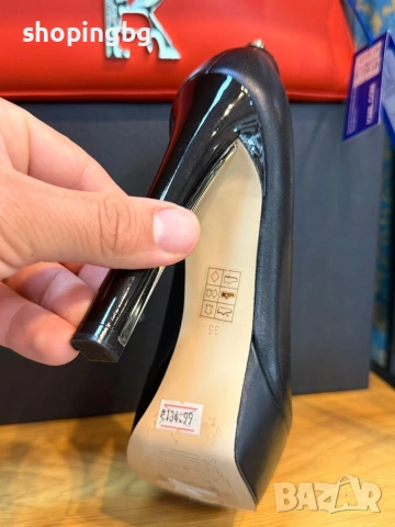 Дамски обувки на висок ток GUESS дефект, снимка 3 - Дамски обувки на ток - 54778877