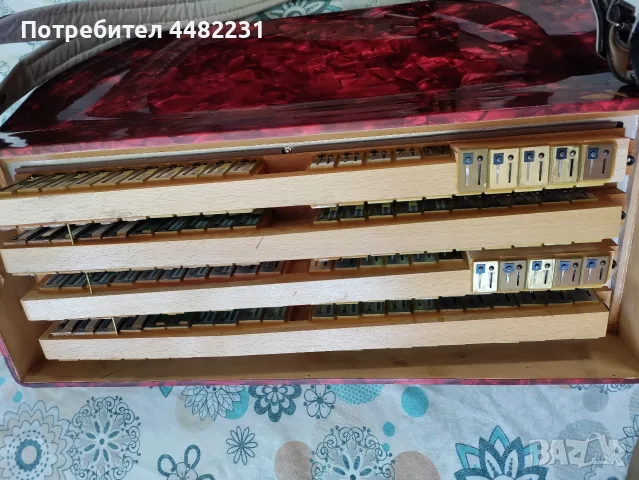 Продавам нов Немски акордеон Велтмайстер Стела 120баса с куфар., снимка 9 - Акордеони - 55691203