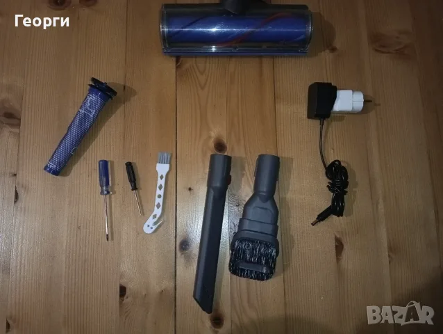 Много добра прахосмукачка Dyson V8 с нова батерия и аксесоари, снимка 5 - Прахосмукачки - 55414300