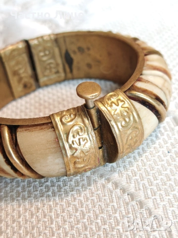 Стара Бронзова Гривна с Кост и Орнаменти. Отлично състояние., снимка 5 - Антикварни и старинни предмети - 53961767
