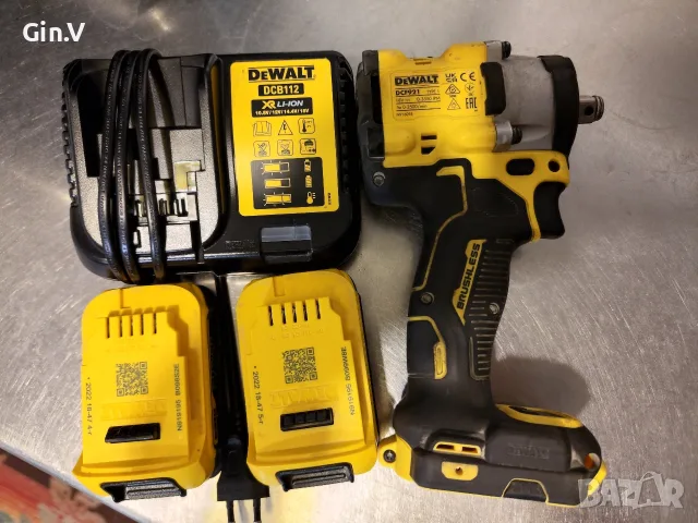 Гайковерт DeWALT DCF921, 18 V, 406 Nm, с 2 батерии 1.7 Ah PowerStack и зарядно