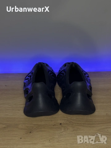 Adidas Yeezy Foam RNNR US6, снимка 4 - Джапанки - 54776064