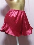 S Червени сатенени шорти с къдри, снимка 2
