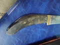 Майсторски нож от биволски рог и красива ръчно рисувана орнаментика и кания., снимка 4