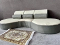 🛋️ Бял кожен диван със сив акцент и възглавнички, снимка 3