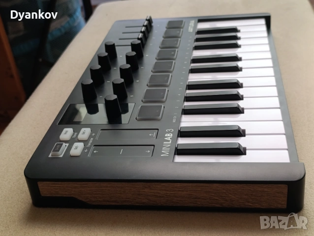 Arturia Minilab 3 USB MIDI Controller, снимка 2 - Синтезатори - 54387938