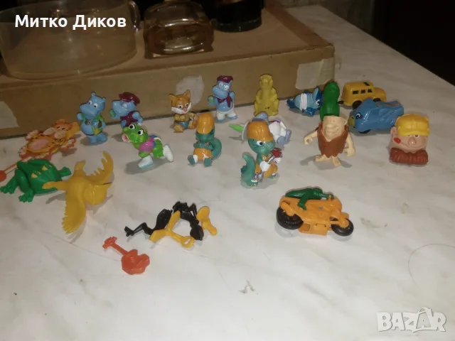 20 фигурки от яйца и други и подарък