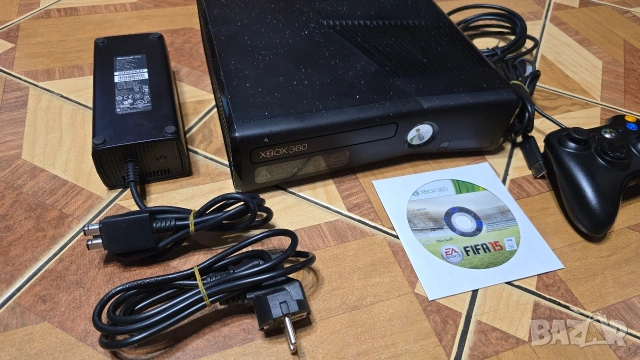 Xbox 360 Slim 250GB употребяван комплект с джойстик и игра, снимка 2 - Xbox конзоли - 54134470