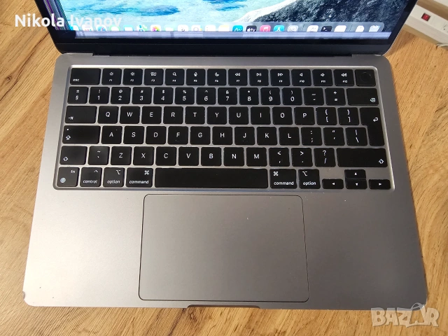 MacBook Air 13.6" M2 (2022) | 8GB | 256GB SSD | Space Gray | + кутия | БЕЗ зарядно|Проблемен екран , снимка 3 - Лаптопи за работа - 55212167