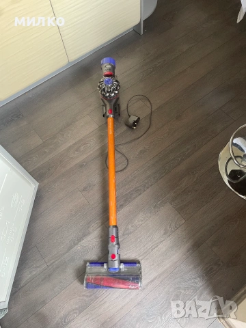Акумулаторна прахосмукачка DYSON V-8