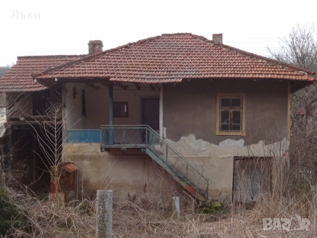 Двуетажна къща с дворно място, гр. Сеново, обл. Русе. 