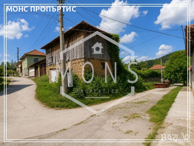 За продажба двуетажна къща с двор за ремонт в с. Малиново, обл. Ловеч.