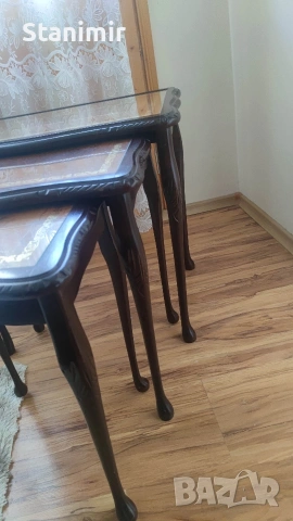 Масивни помощни масички с дърворезба и кожа, снимка 3 - Маси - 53971464