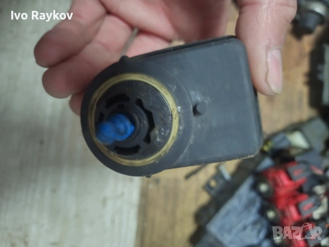 Мотор за регулиране на фаровете Renault 7700415343 , снимка 3 - Части - 54399262