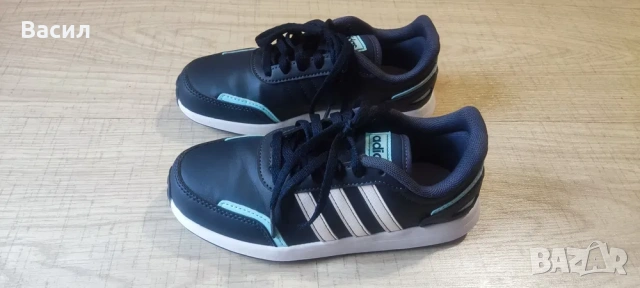 Детски маратонки Adidas размер 30 1/2, снимка 3 - Детски маратонки - 54308374