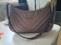 Чанта Guess средно голяма , снимка 1