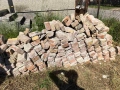 продава здрави тухли четворки и единици,керемиди нов модел и стар модел и дървени греди.отстъпки., снимка 12