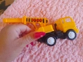 Подарявам играчка кран, снимка 2