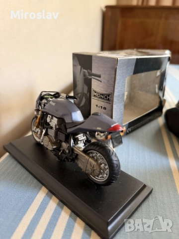 Колекционерски модел на мотоциклет Münch Mammut 2000 – Maisto 1:18 (с кутия) мотор, снимка 3 - Колекции - 55355244