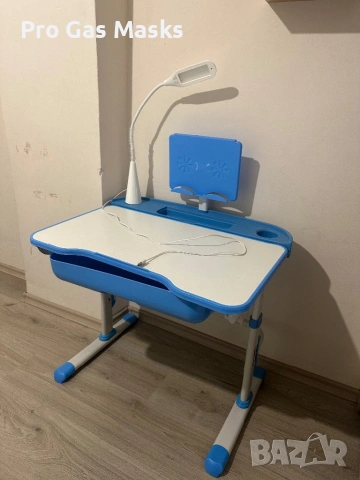 Детско Бюро с Лед Лампа Синьо само за 20 евро. Ползвано е и има забележки. Ново струваше около 300 е, снимка 2 - Бюра - 54104191