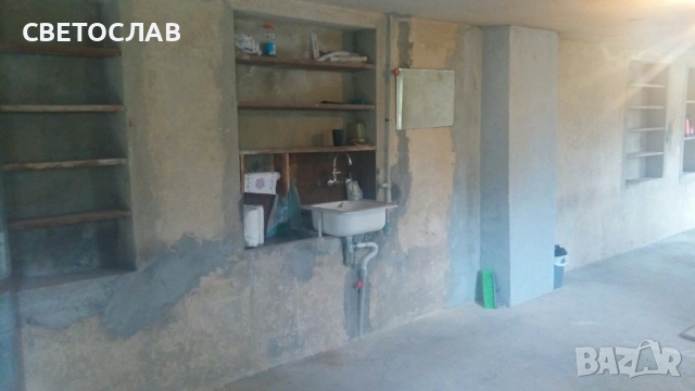 Давам под наем помещение 60 кв.м. подходящо за склад с размери 15 м. на 4 м. 