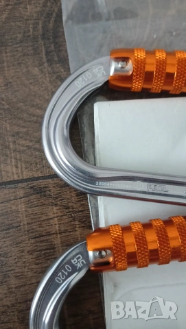 карабинер с муфа PETZL OK катерене алпинизъм , снимка 2 - Други спортове - 55230377