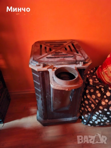 Печка на дърва, изработена от чугун и ламарина