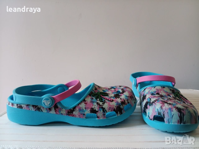 Детски чехли Crocs No 34-35, снимка 2 - Детски сандали и чехли - 54725294