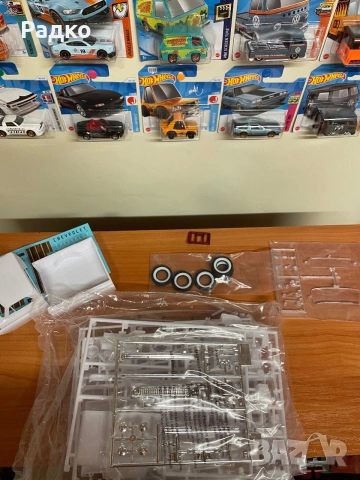 Сглобяем модел Revell 1966 Chevy Fleetside Пикап, снимка 5 - Коли, камиони, мотори, писти - 55094002