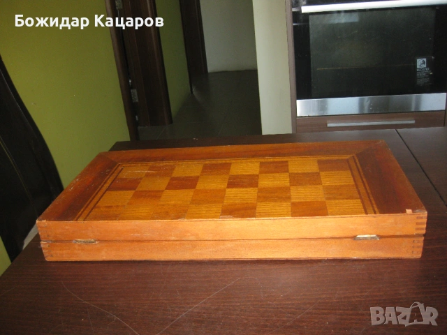  Стари шах и табла, с бакелитени пулове и фигури. Размер на дъската - 48/48 см. Цена - 47 евро. Пращ, снимка 9 - Шах и табла - 54814758