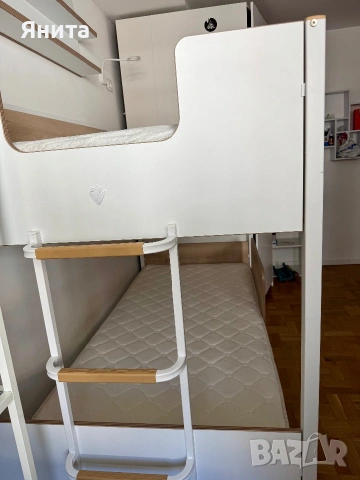 Двуетажно масивно дървено легло с матраци, снимка 3 - Спални и легла - 55047159