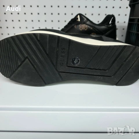 Guess Дамски Маратонки, снимка 7 - Дамски ежедневни обувки - 54623409