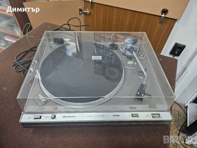 Продавам грамофон HITACHI HT-354