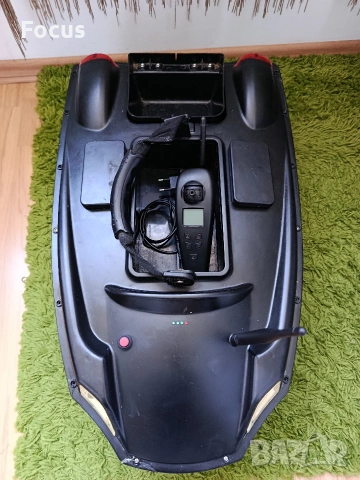 лодка за захранка с GPS