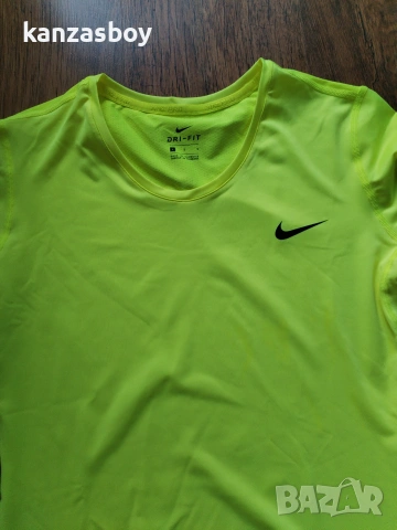 NIKE pro - страхотна дамска тениска L КАТО НОВА , снимка 3 - Тениски - 54956614