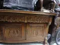 Дъбов шкаф с дърворезба, снимка 1