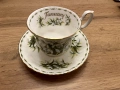 Чаша за чай/кафе Royal Albert January Flower of the Month, снимка 1
