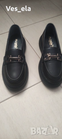 нови лоуфъри в черно с модерен акцент, снимка 5 - Дамски ежедневни обувки - 54014252
