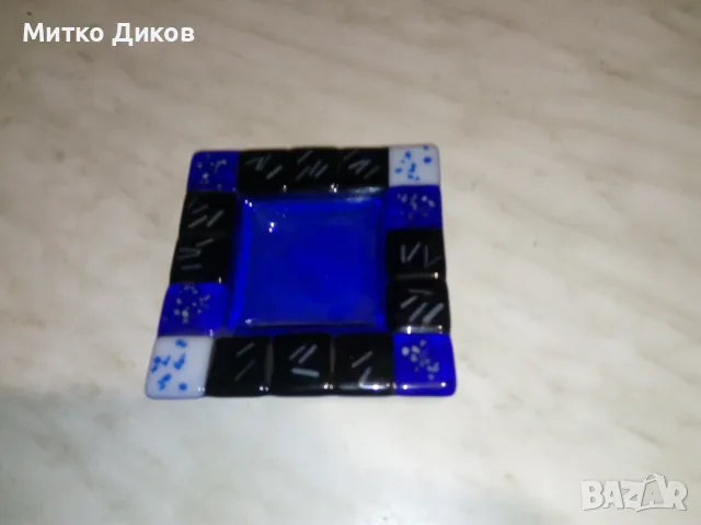 пепелник нов от фюзирано цветно стъкло нов 11х11см