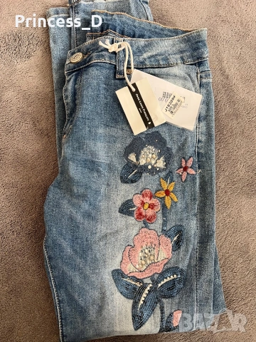 Дънки с бродерия, снимка 4 - Дънки - 54364476