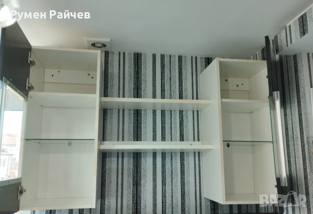 Тв секция със стъклени вратички