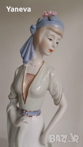 Vintage, порцеланова, английска статуетка на аристократична дама придружена от хрътка. , снимка 3 - Статуетки - 54371737